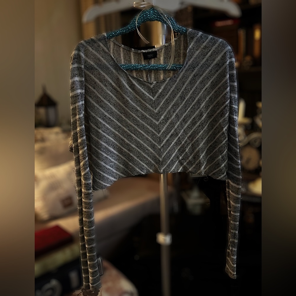 Cotton knit crop top.